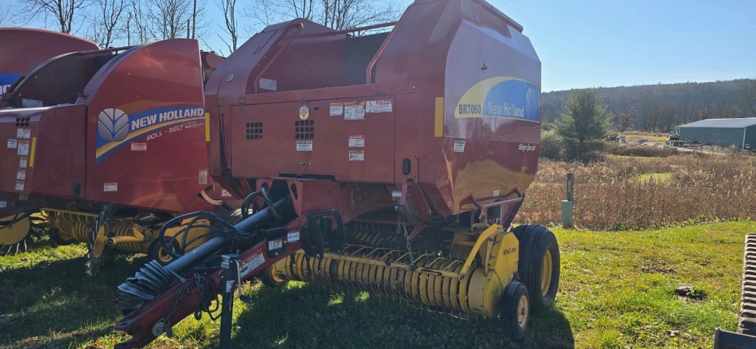 New Holland BR7060