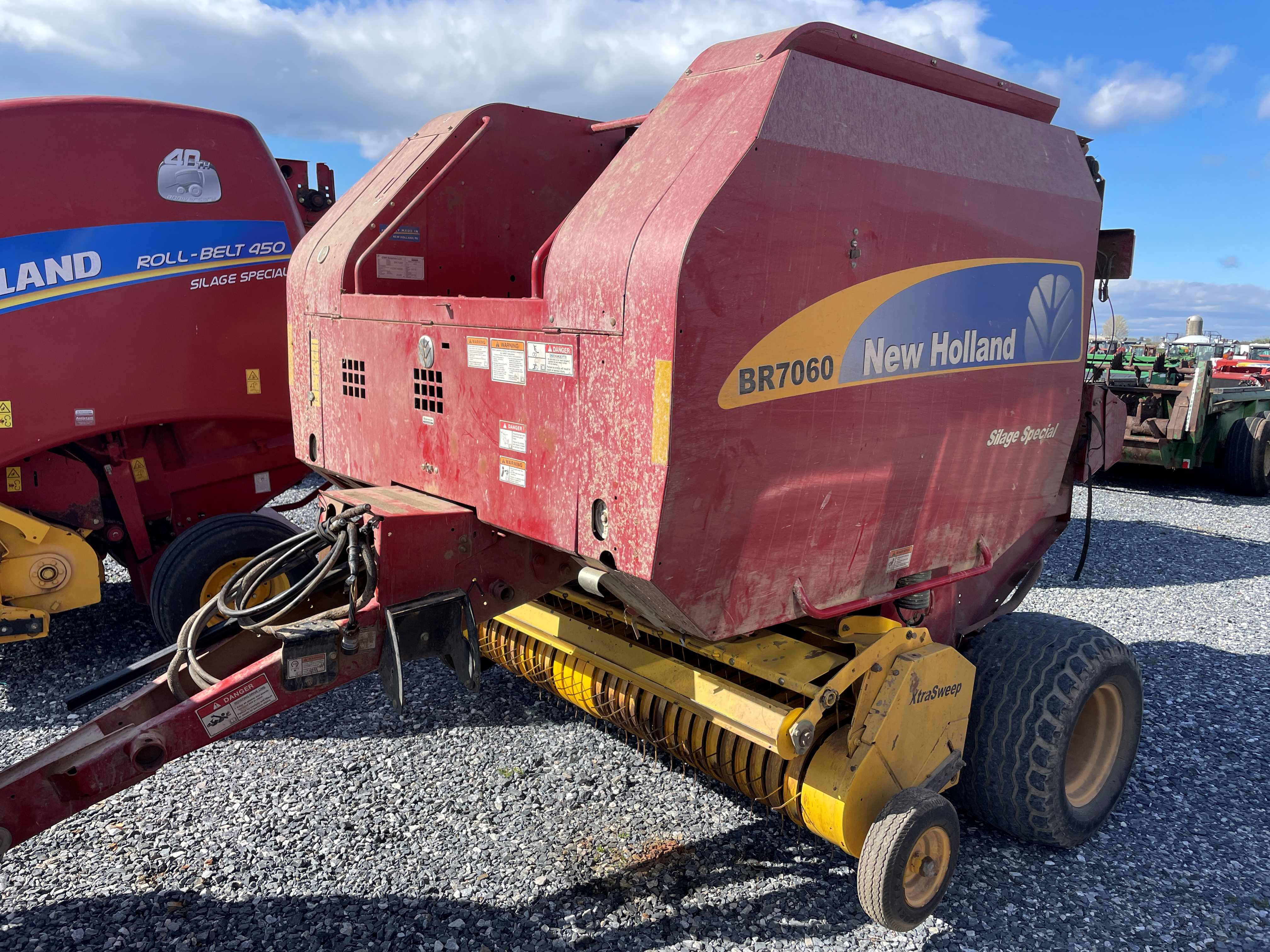 New Holland BR7060