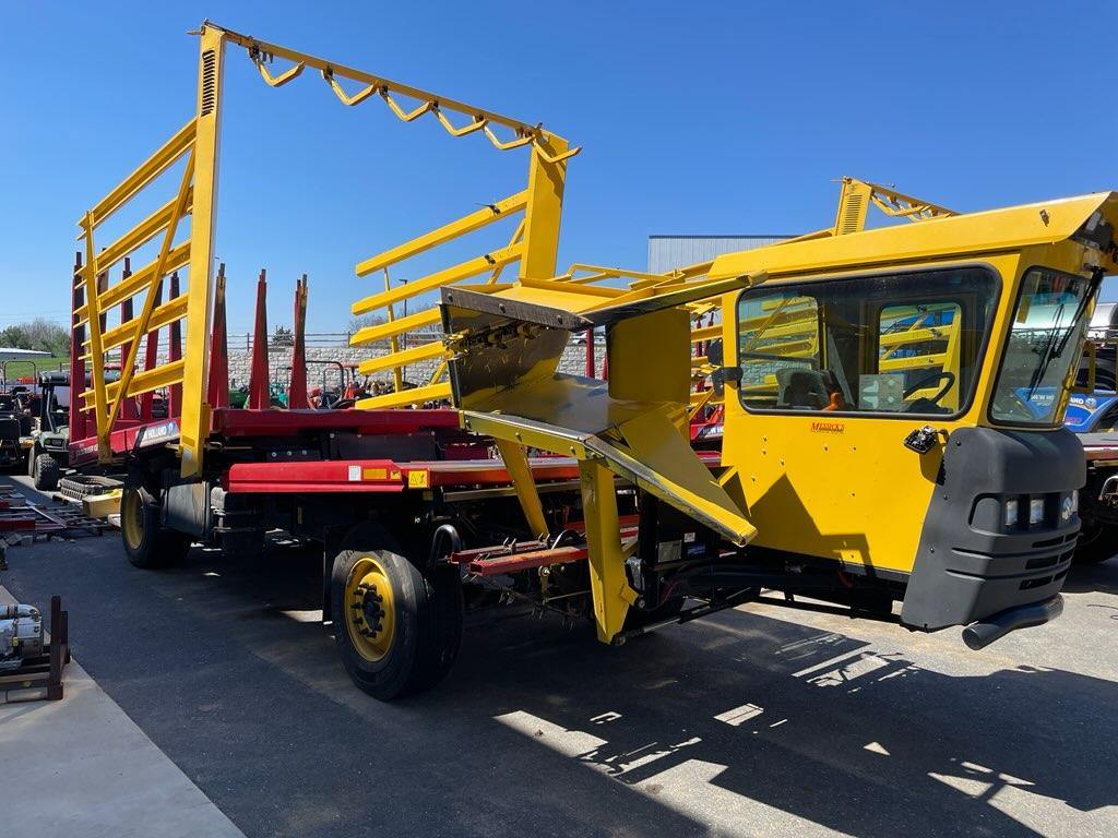 New Holland STACKCRUISER 102