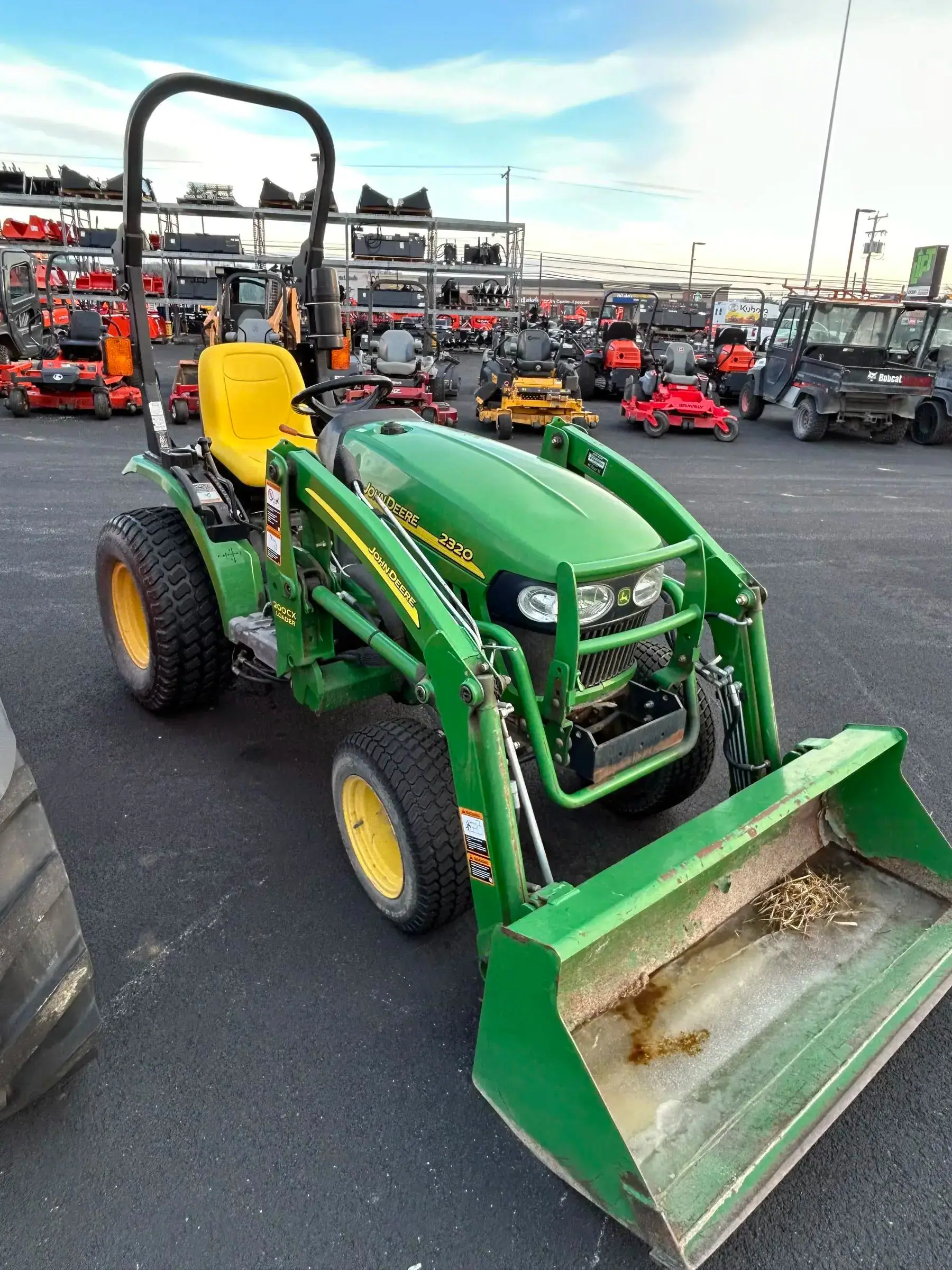 John Deere 2320