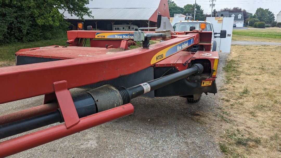 New Holland H7230N