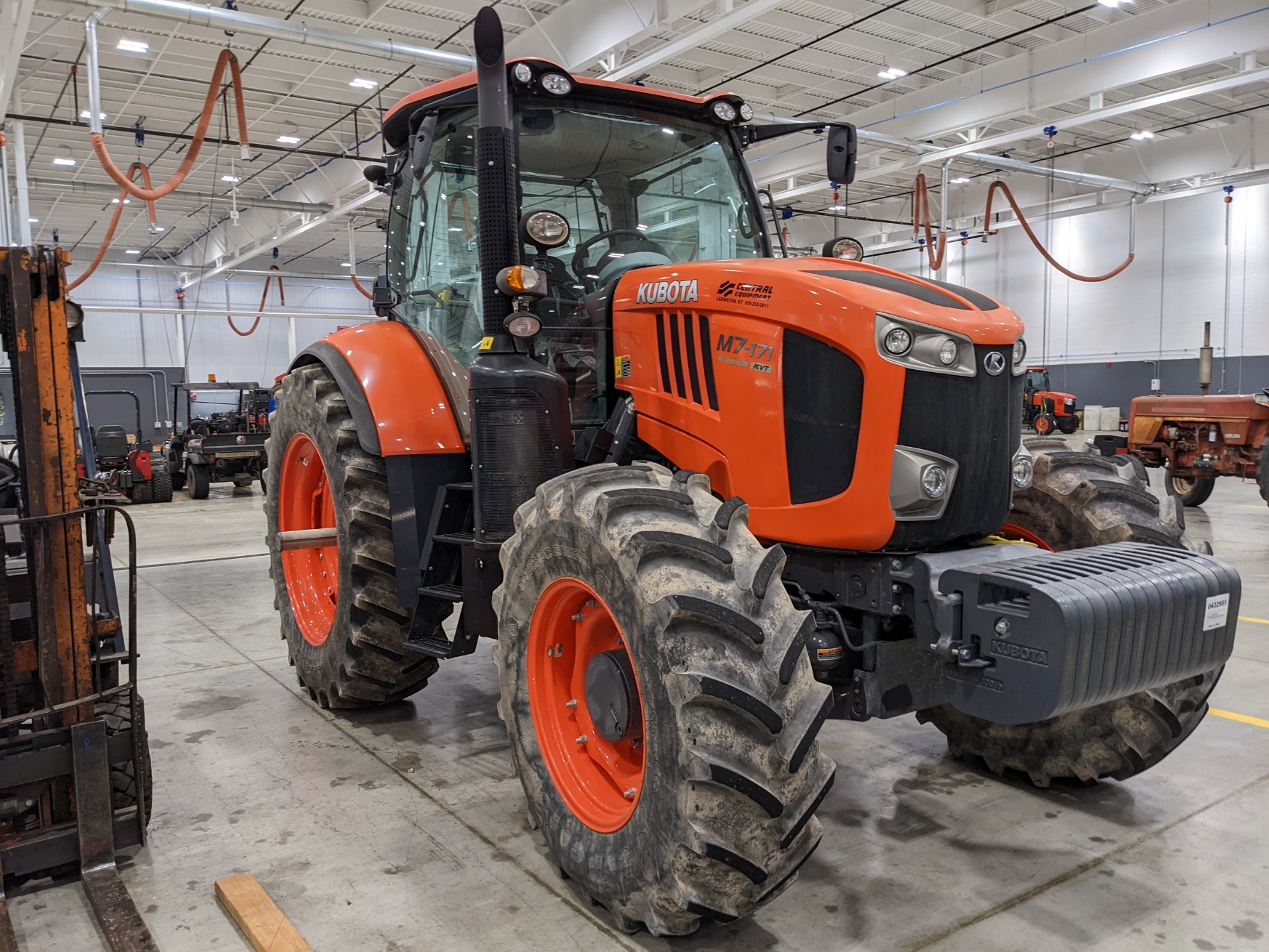 Kubota M7-171