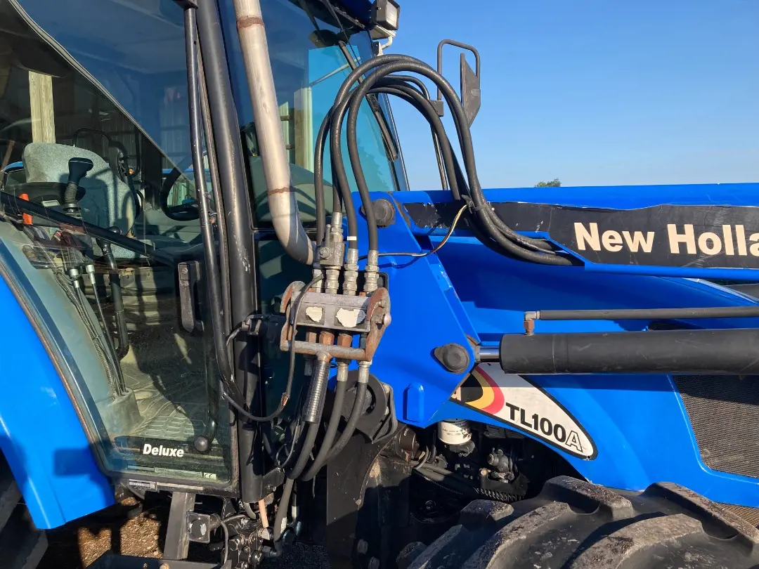 New Holland TL100A