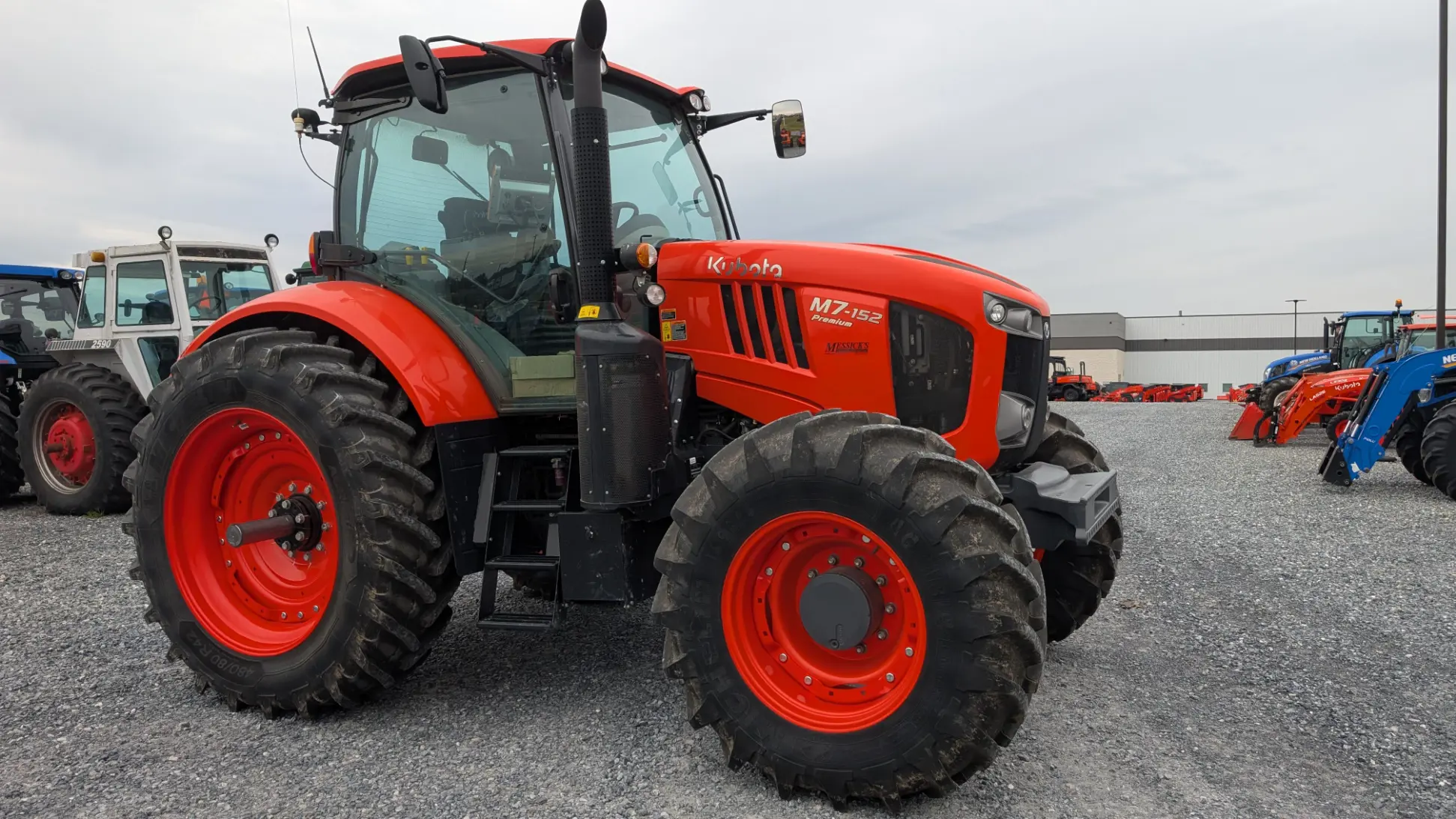 Kubota M7-152P
