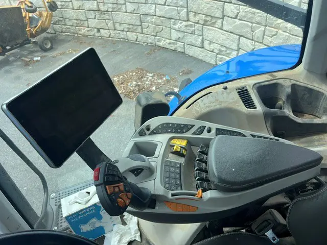 New Holland T8.435 PLMI AC