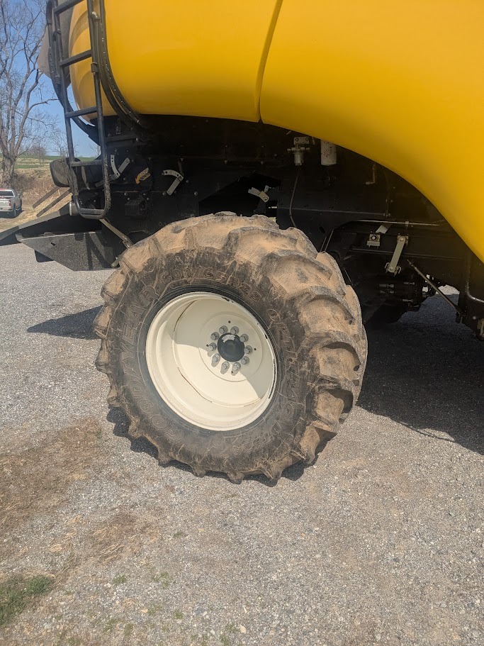 New Holland CR9040