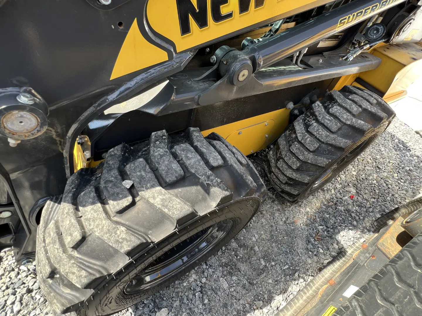 New Holland L320