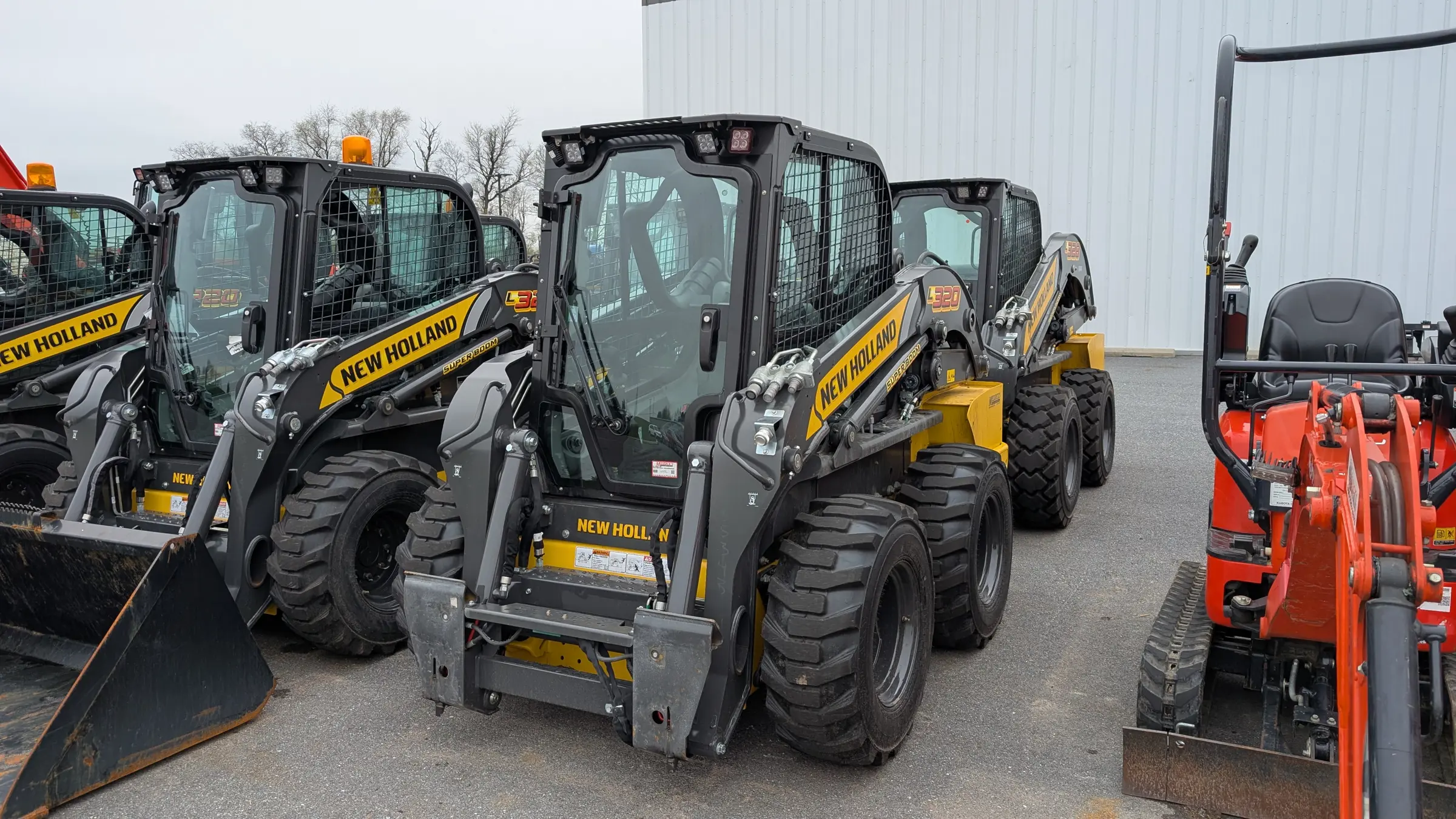 New Holland L320