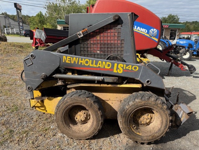 New Holland LS140