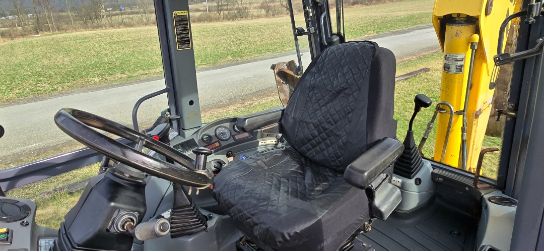 New Holland 675E