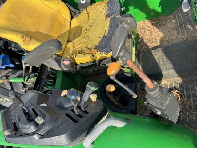 John Deere 5085E