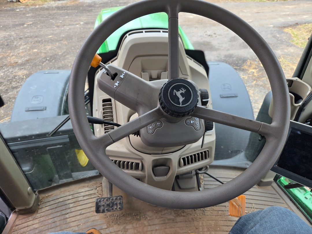 John Deere 6175M