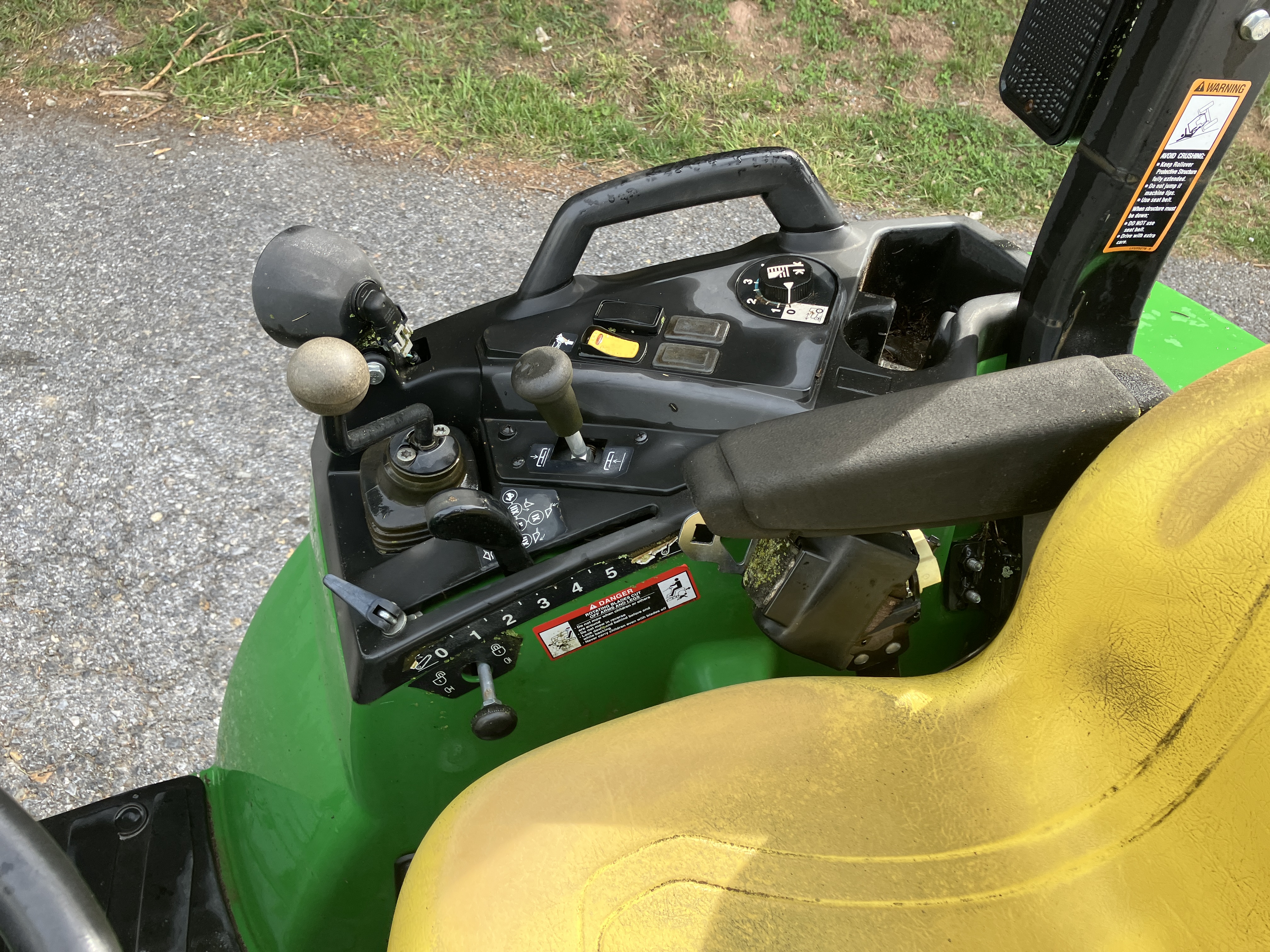 John Deere 2038R
