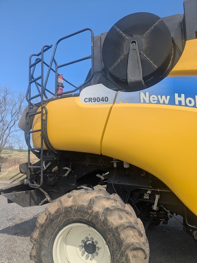 New Holland CR9040