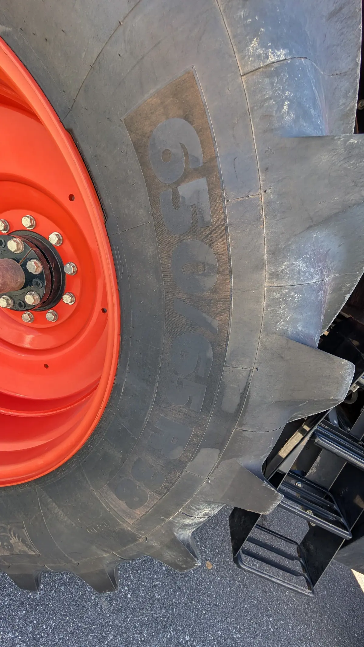 Kubota M7-152D