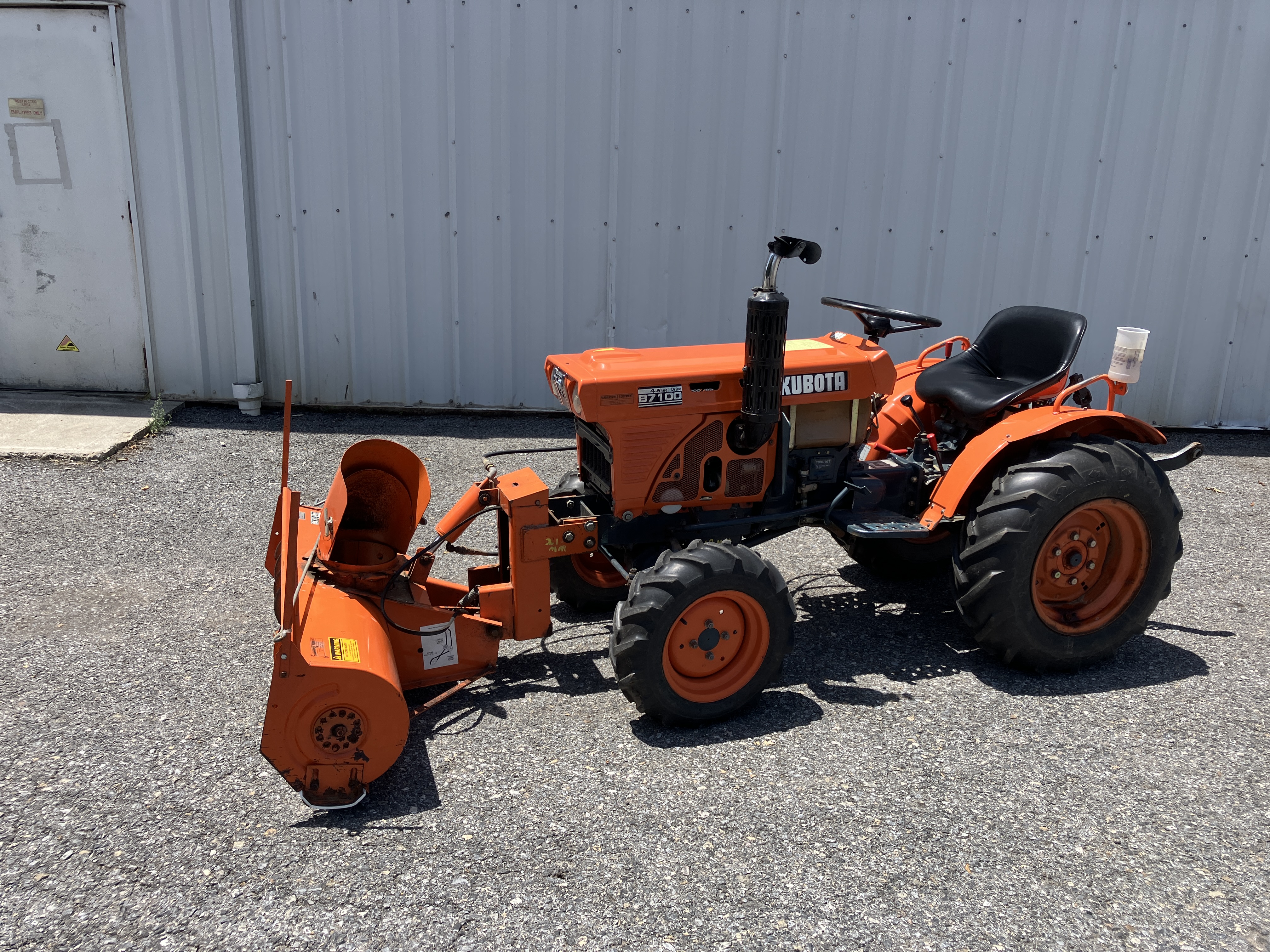 Kubota B7100