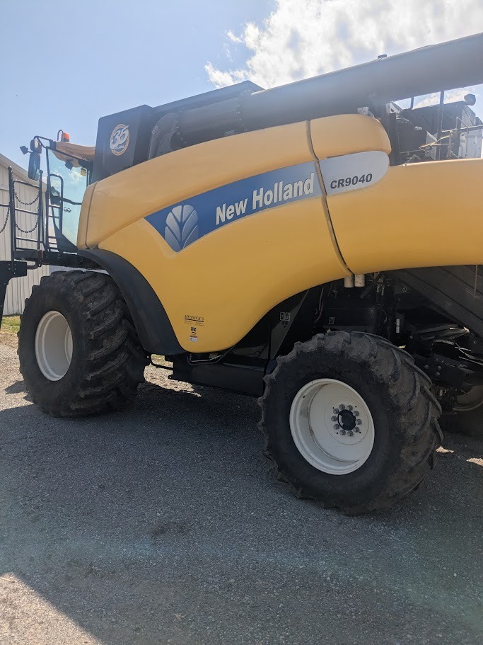 New Holland CR9040
