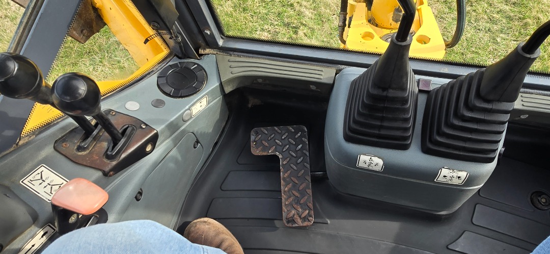 New Holland 675E