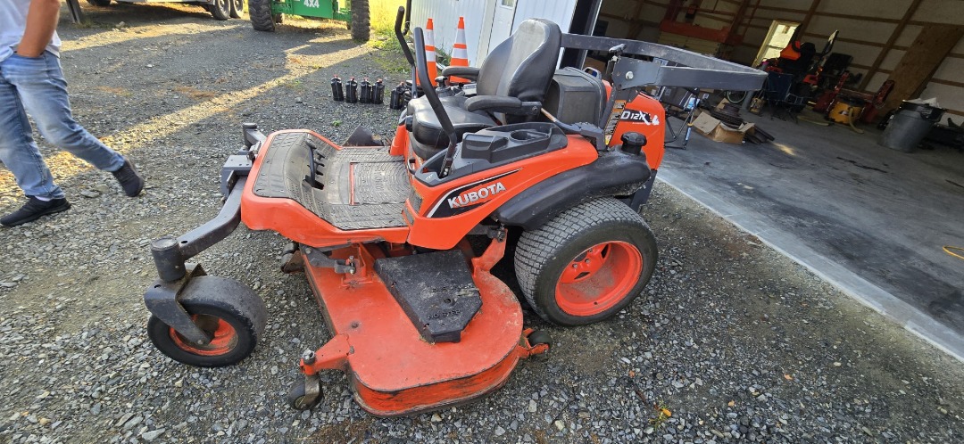 Kubota ZD1211L-72