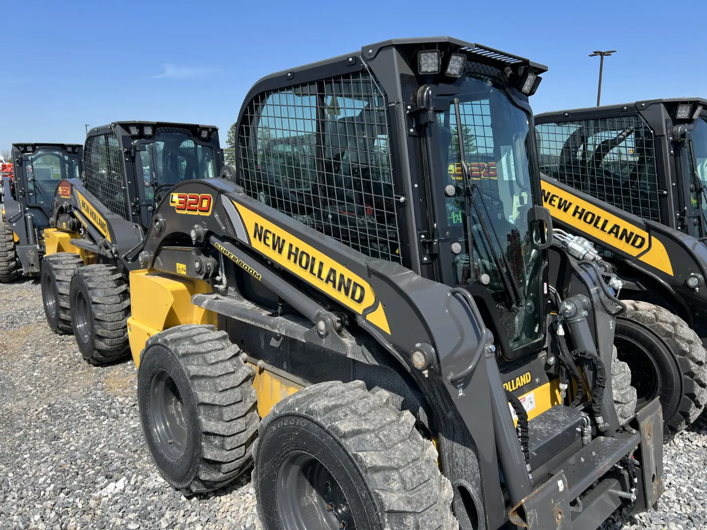 New Holland L320