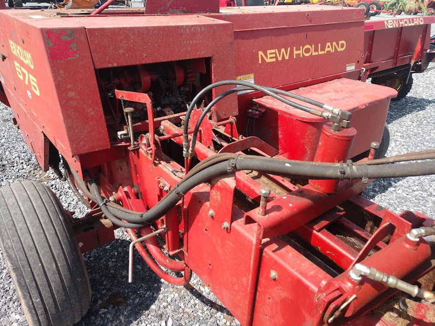 New Holland 575