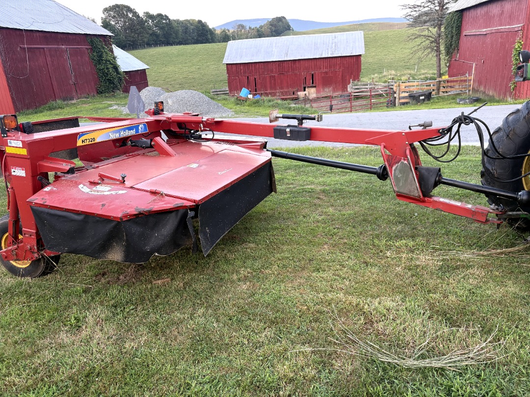 New Holland H7320