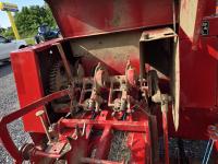 New Holland 570