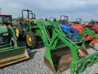 John Deere 5085E
