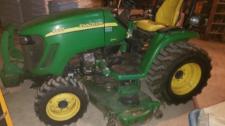 John Deere 3320