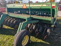 John Deere 750