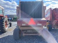 New Holland BR7060