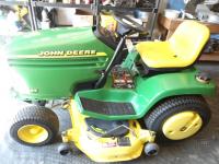 John Deere GT235