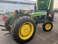 John Deere 830