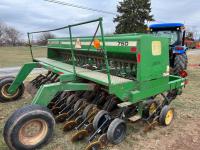 John Deere 750