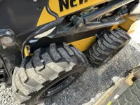 New Holland L320