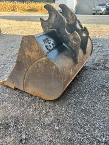 Used Excavator Buckets, Couplers, Breakers & Thumbs