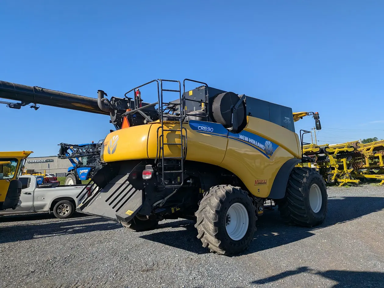 New Holland CR8.90