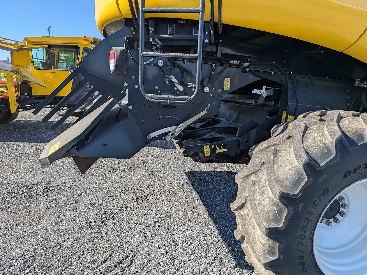 New Holland CR8.90