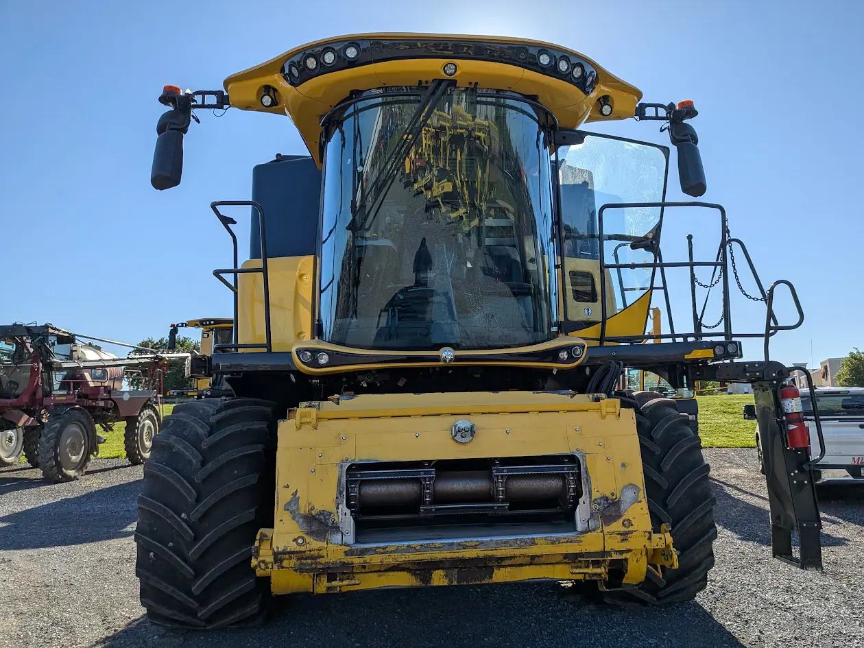 New Holland CR8.90