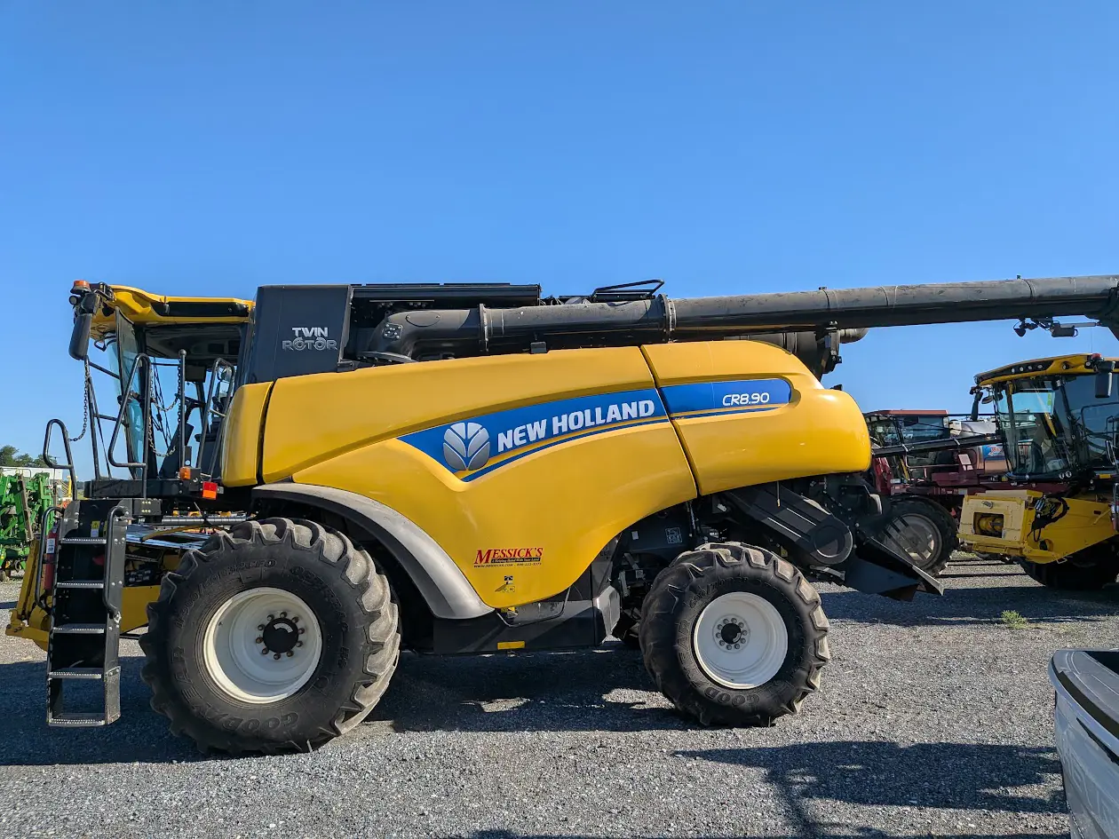New Holland CR8.90