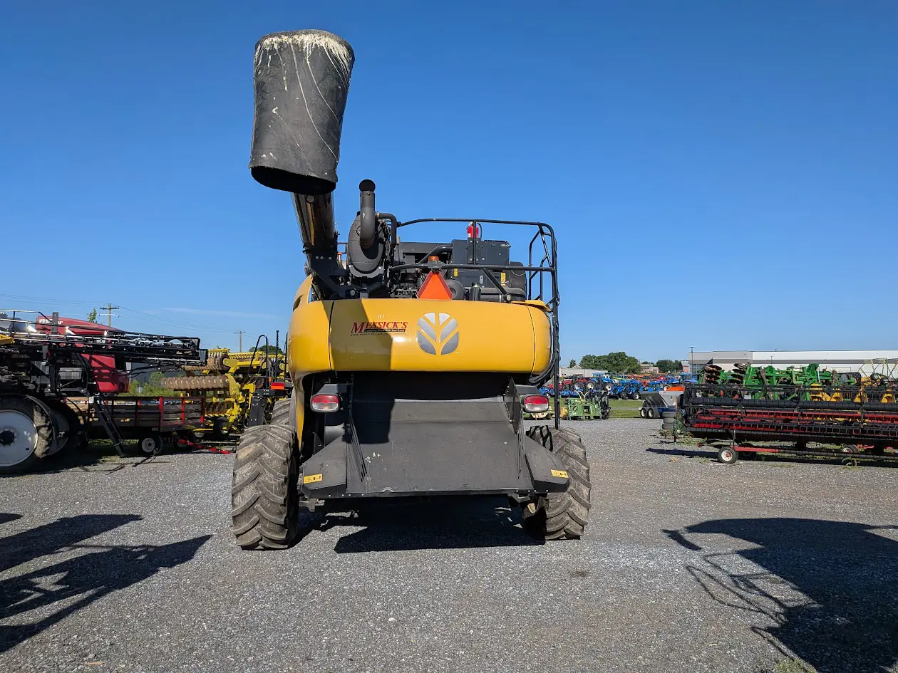 New Holland CR8.90