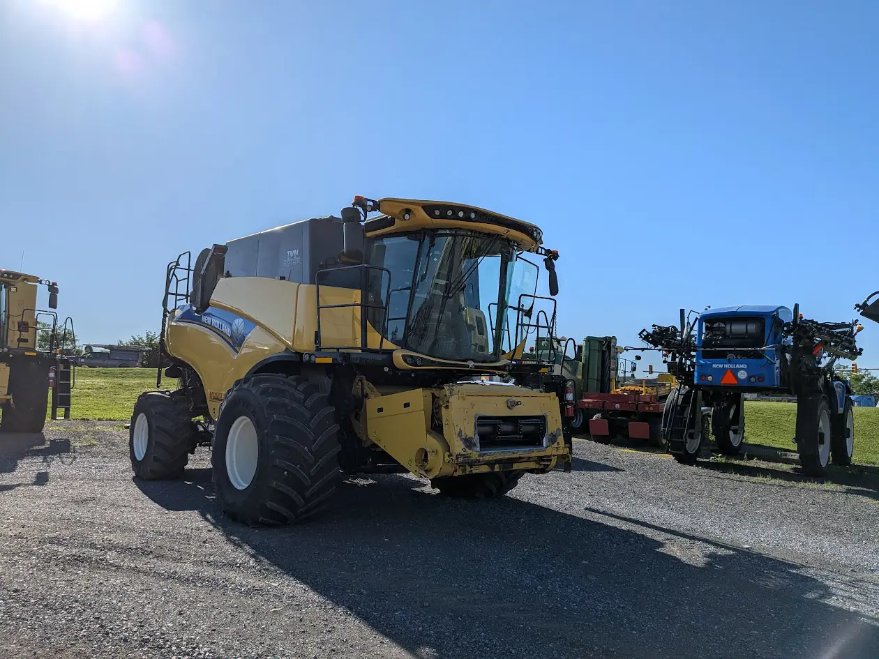 New Holland CR8.90