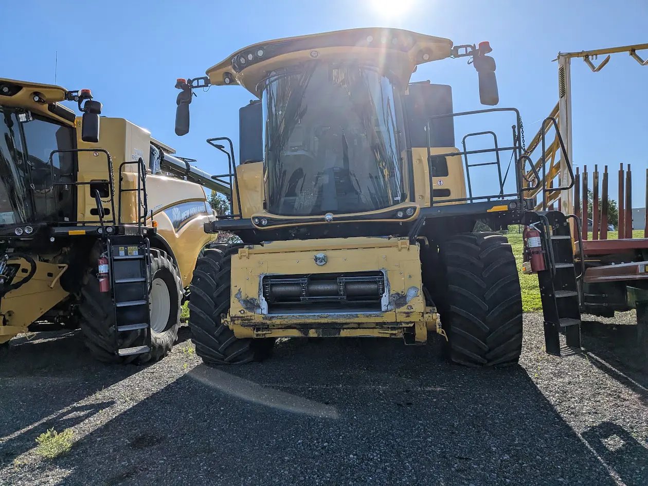 New Holland CR8.90