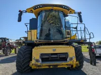 New Holland CR8.90