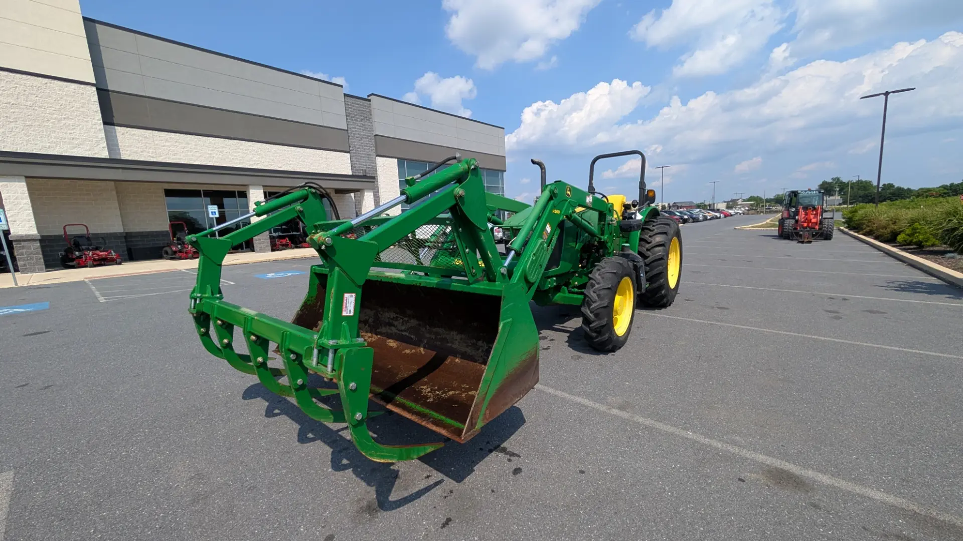 John Deere 5085E