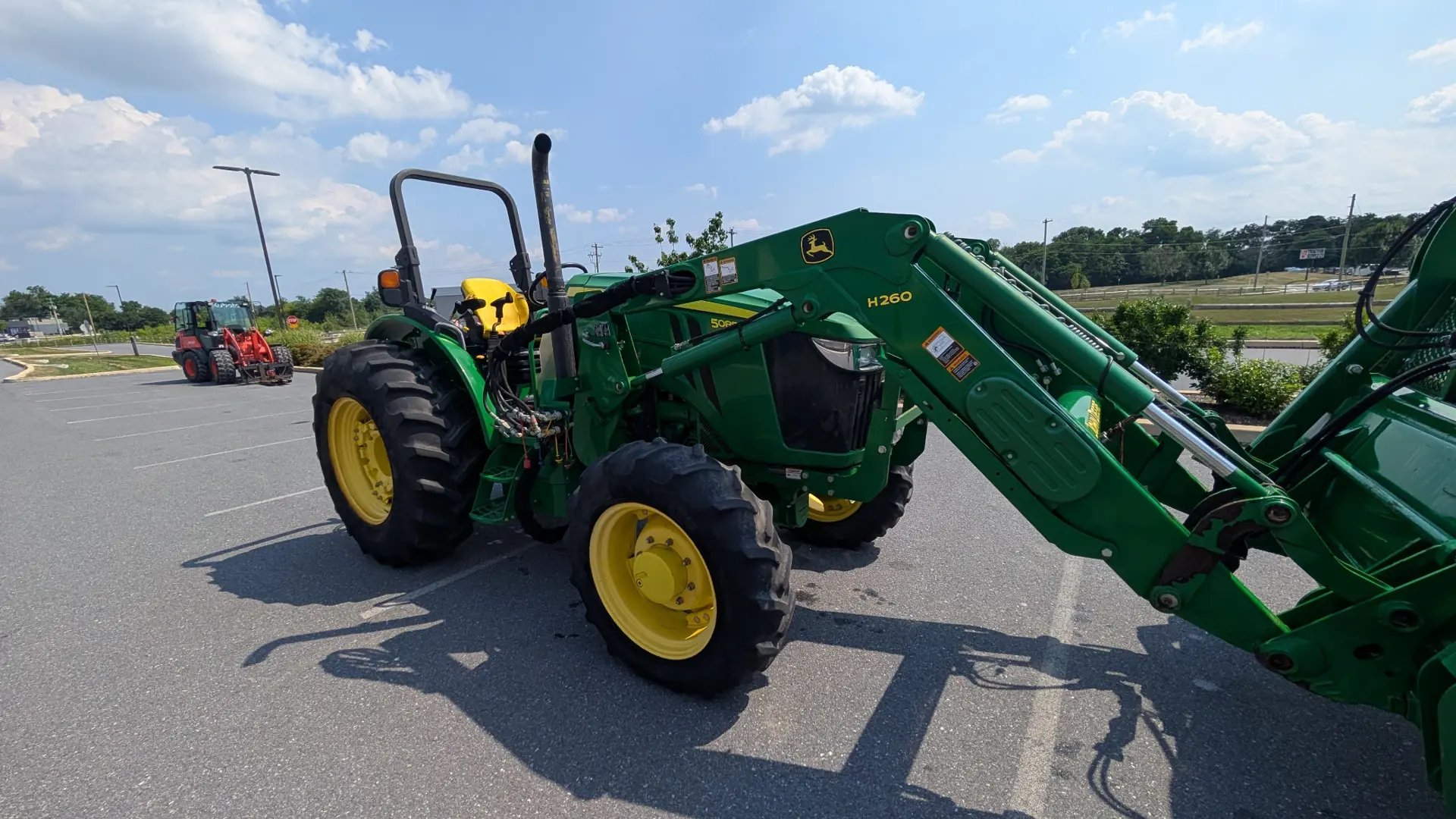 John Deere 5085E