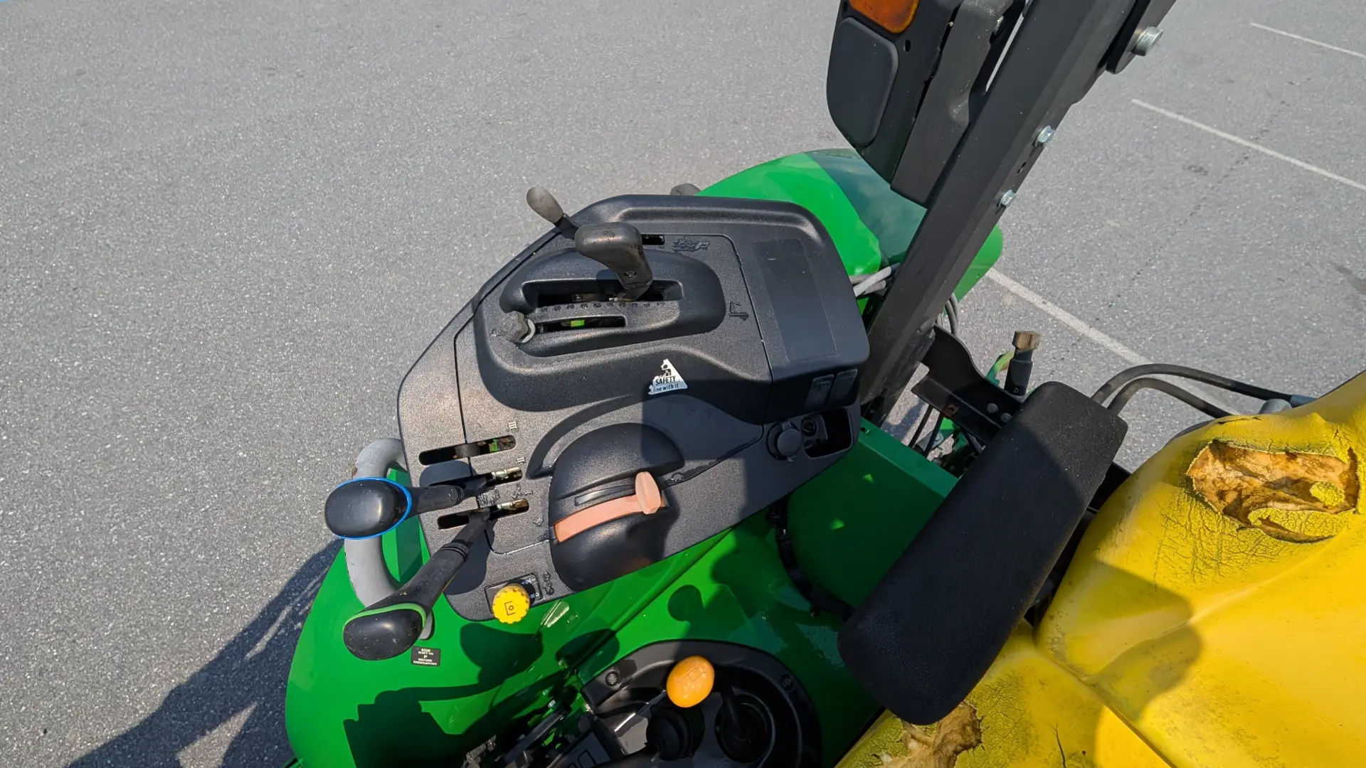 John Deere 5085E