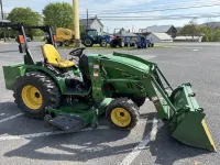 John Deere 2032R