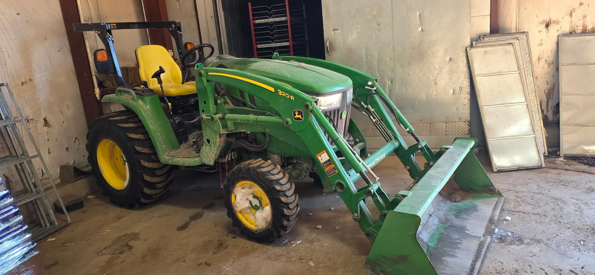 John Deere 3033R