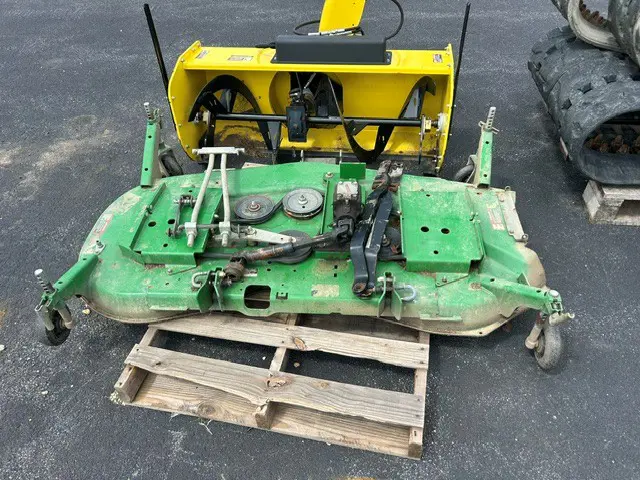 John Deere 2520
